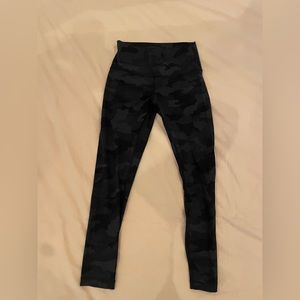 lululemon wunder under high-rise 25” black camo